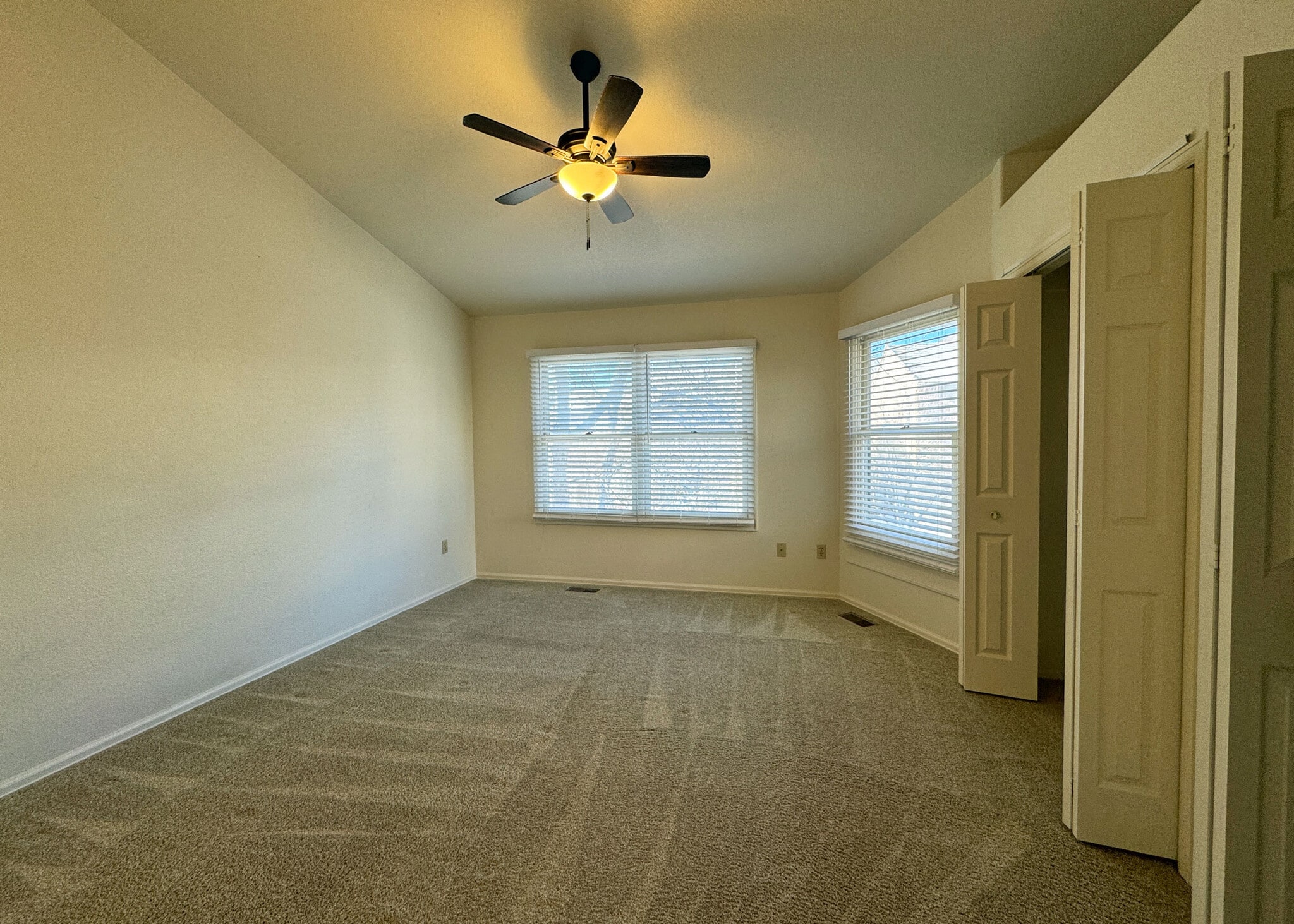 Building Photo - 6913 Yellowpine Dr