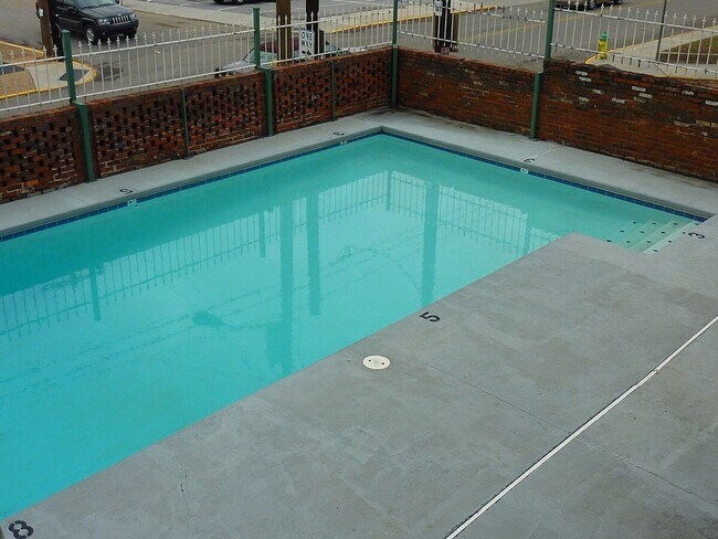 Building Photo - 1BR Near UTK – Prime Location in Fort Sanders & Close to Downtown Knoxville!