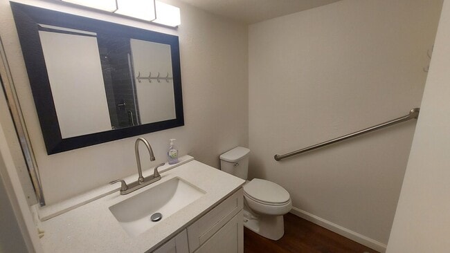 Building Photo - Spacious 4 bedroom, 3 bath home Tri-level in the Scottsdale East Area between Florin Rd and Gerbe...