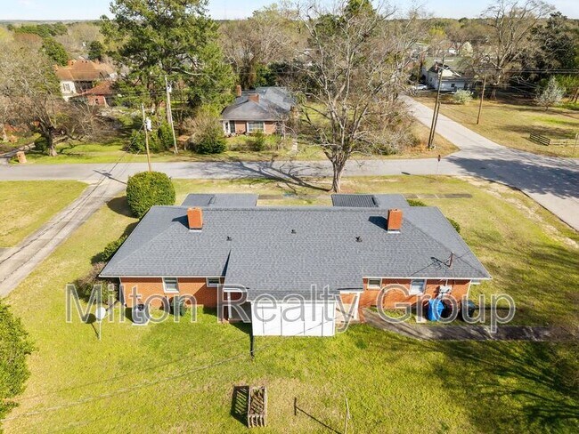 Building Photo - 1206 S 9th St