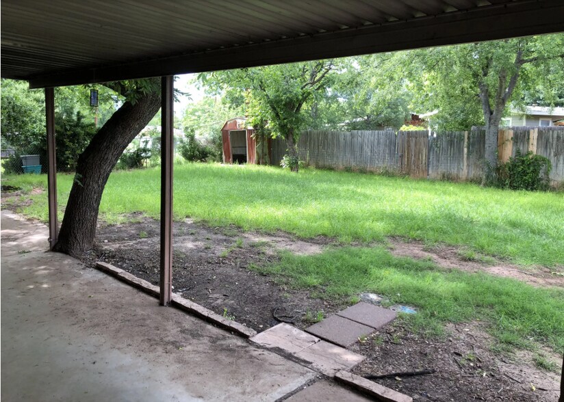 Backyard - 2754 Yale