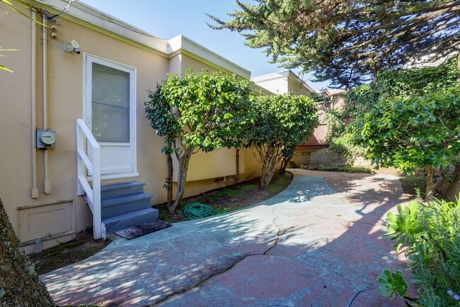 Building Photo - 3 Bed / 2 Bath charming home in upscale neighborhood near Glen Park. YouTube Tour!!