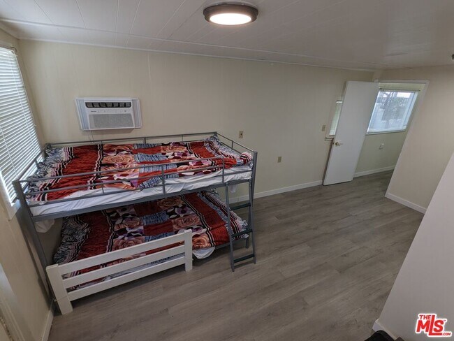 Building Photo - 32180 Saucon Valley St