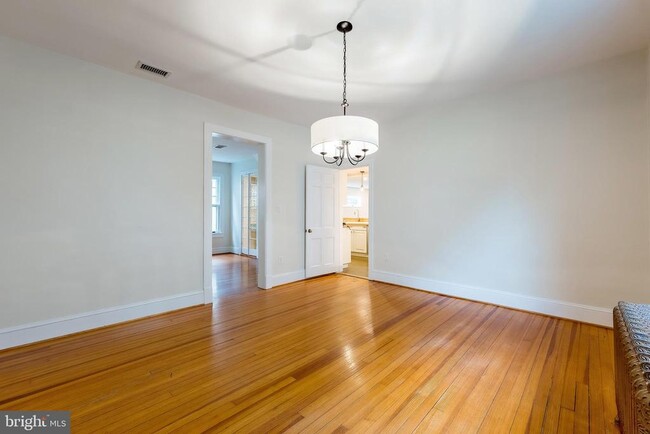 Building Photo - 3236 McKinley St NW