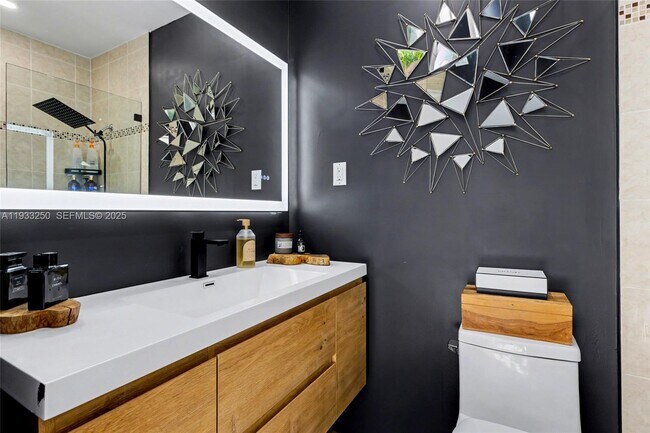 Building Photo - 818 NW 29th Ct