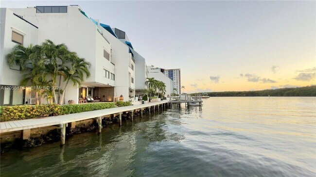 Building Photo - 456 Poinciana Island Dr