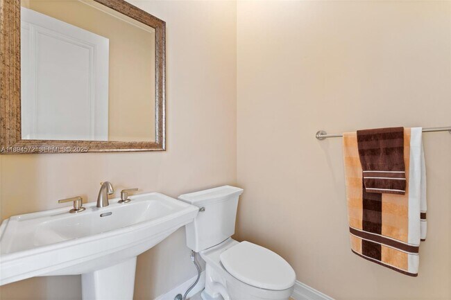 Building Photo - 10775 Blue Palm St