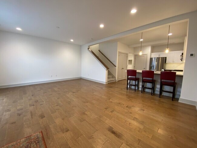 Building Photo - Beautiful Townhome for Rent