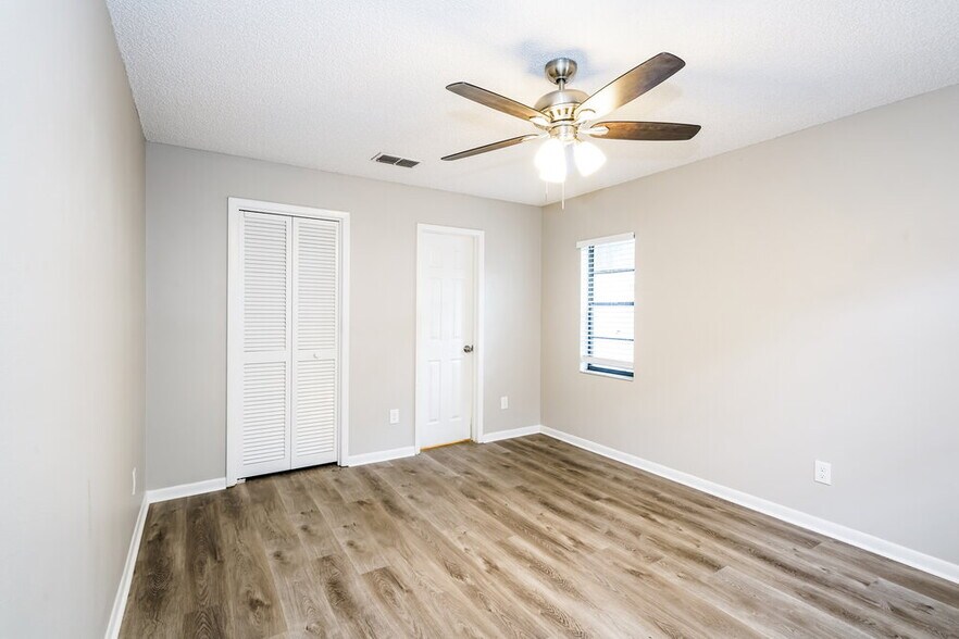 Building Photo - 813 Regal Palm Ct