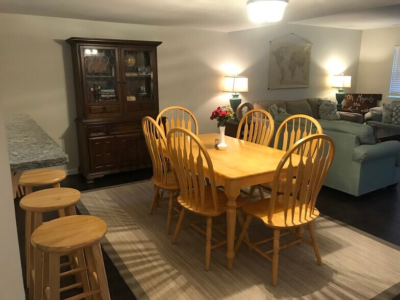 Dining Area - 5813 Nottoway Ct
