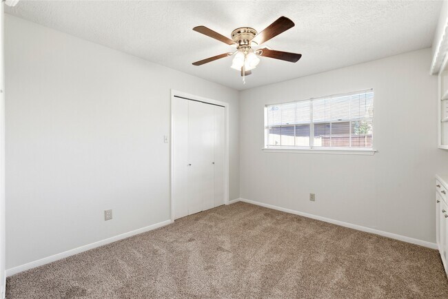 Building Photo - 339 Connaught Way