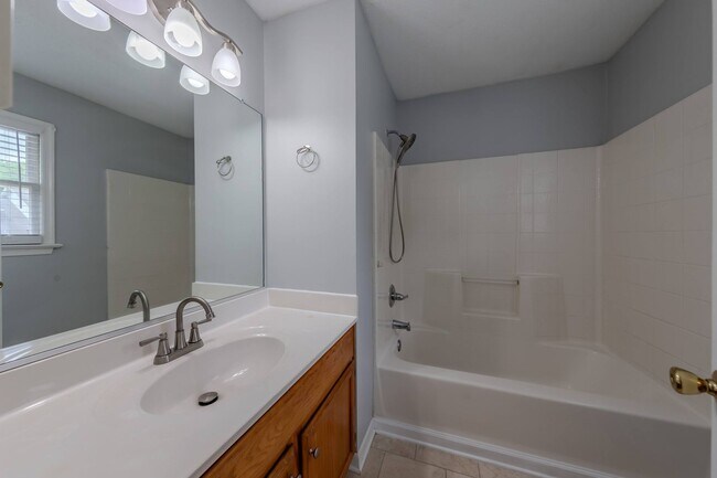 Building Photo - 103 Larkspur Hollow