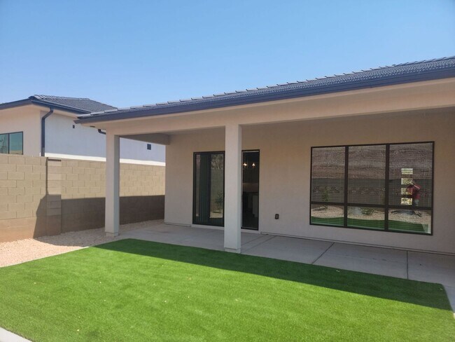Building Photo - Brand New Stylish 3 Bedroom Home!