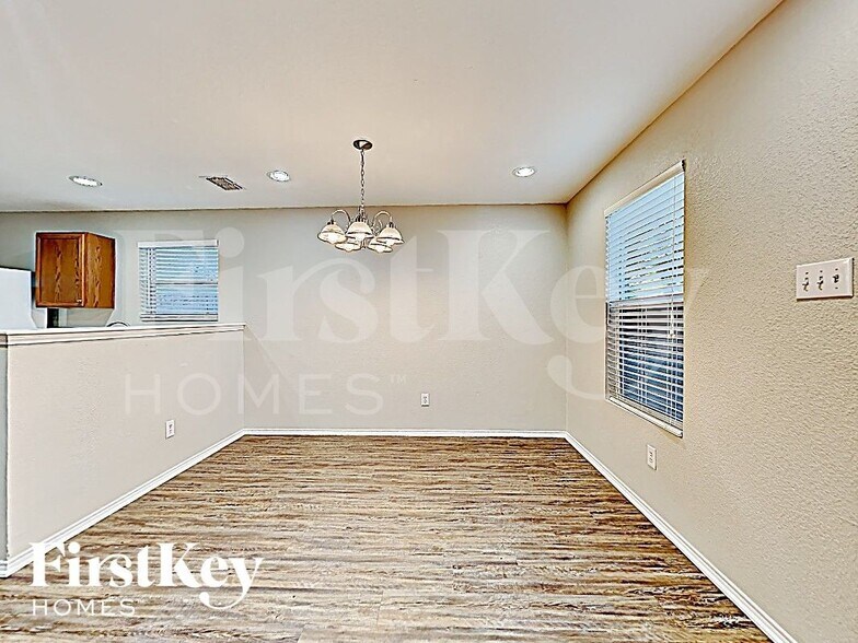 Building Photo - 6933 Meadow Way Ln