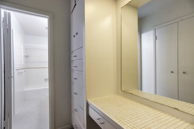 Building Photo - 3703 Roseland St