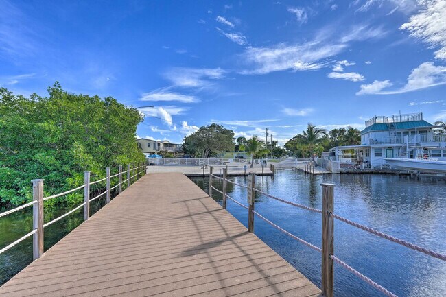 Building Photo - 134 1st Ct