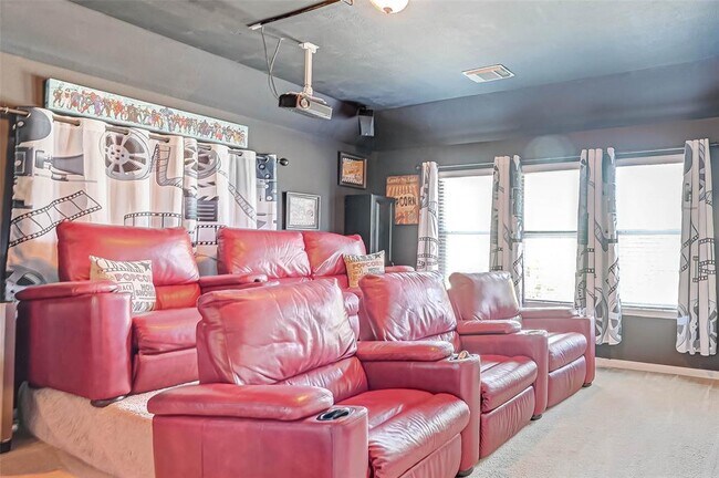 Building Photo - 618 Silver Creek Cir