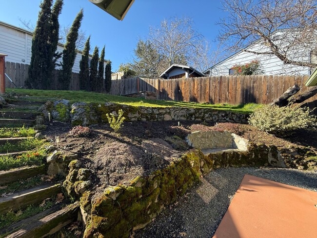 Building Photo - Cute Ashland Cottage | Two bedroom, two bath home | Available Now