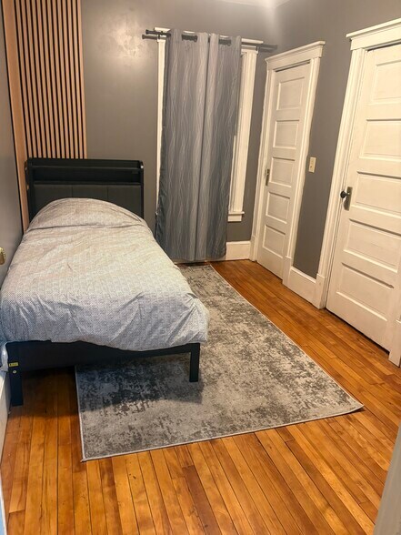 Building Photo - 412 S Beech St