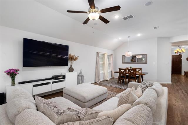 Building Photo - 2723 Willow Ln