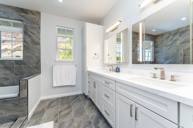 Building Photo - Furnished Luxury Ocean Front Estate in Waianae with Old Hawaii rural setting- 3 Bedrooms x 3 Bath...