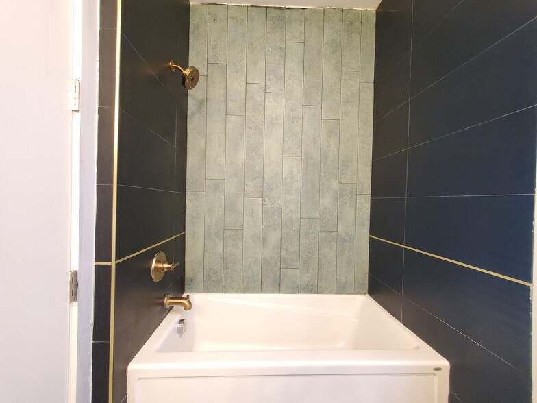 152 Boyd Ave 1B - 154 Boyd Ave