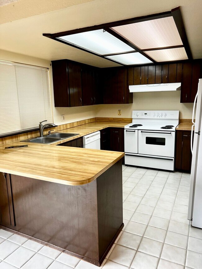 Building Photo - Beautiful home with a view in Bremerton.