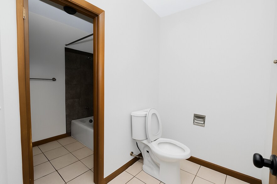 Bathroom 2 - 6409 E Farmview St