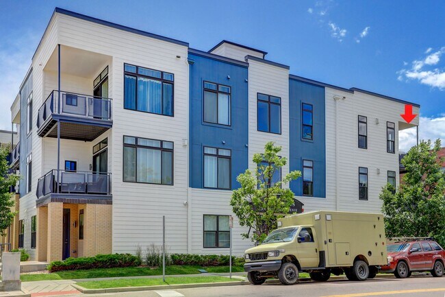 Primary Photo - 2 bedroom 2 bath Penthouse apartment in Wa...