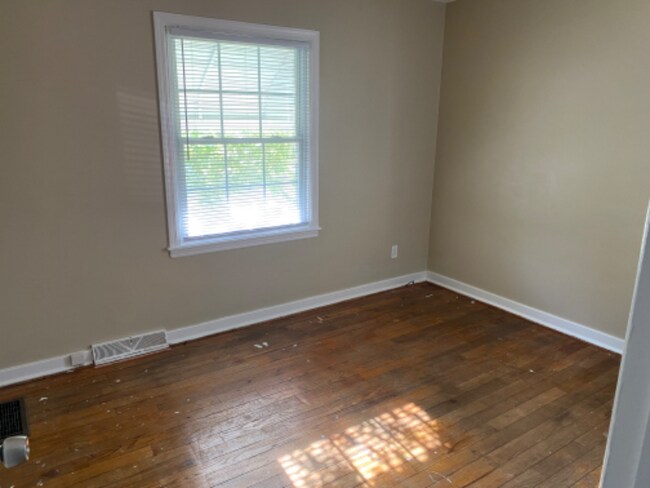 Building Photo - 1681 Sunset Ave