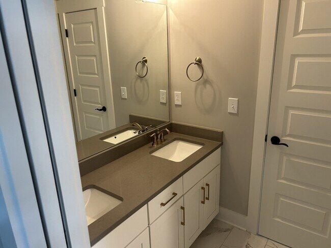 Building Photo - 6619 Camilla Dr