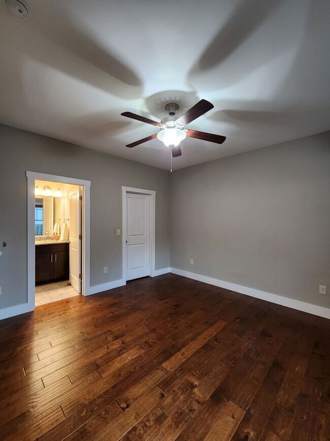 Building Photo - Arden Rental!