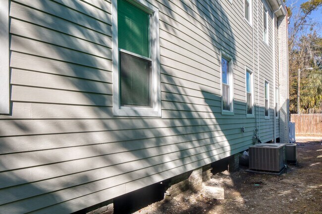 Building Photo - 2 Bed, 2 Bath Available Now!