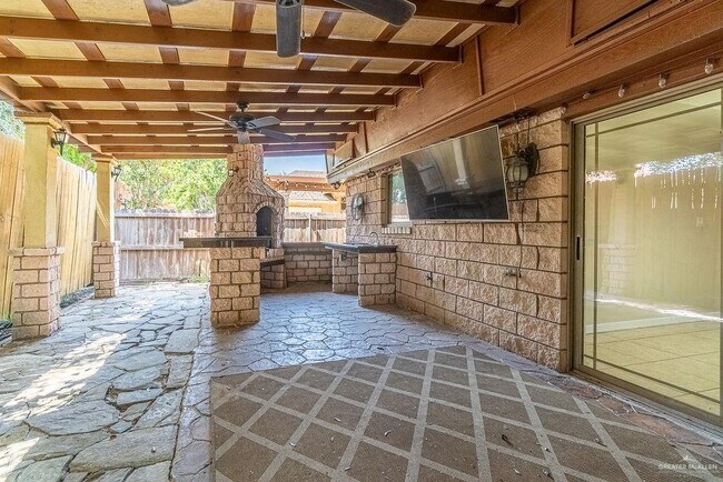 Building Photo - 22 Hill Country Rd