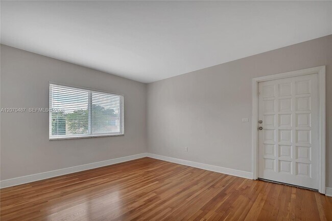 Building Photo - 3783 SW 27th St