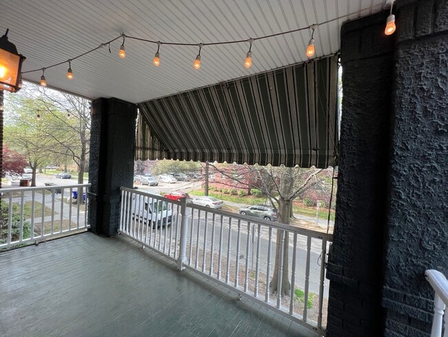 Building Photo - WEST GHENT