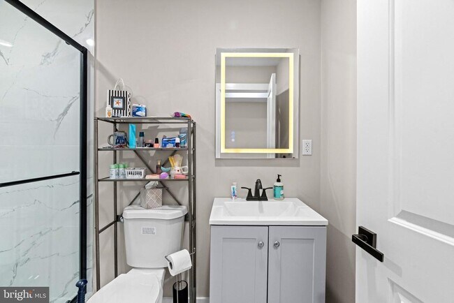 Building Photo - 2234 Master St