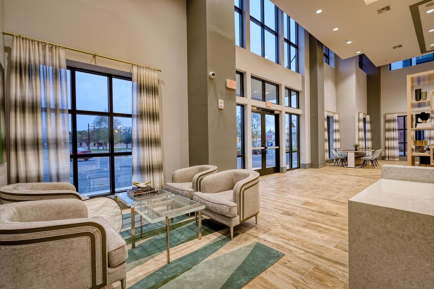 Building Photo - Meridian at the Port