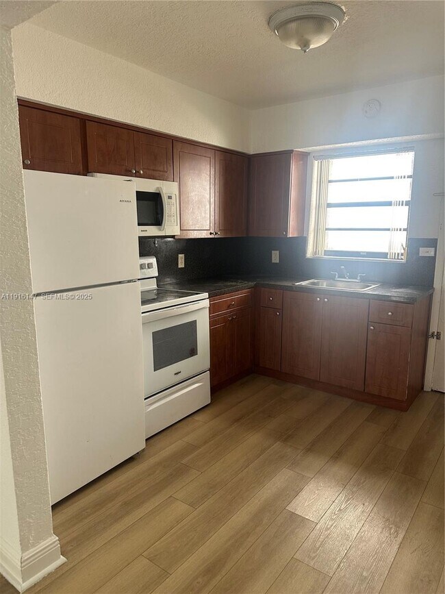 Building Photo - 1801 SW 25th Ave