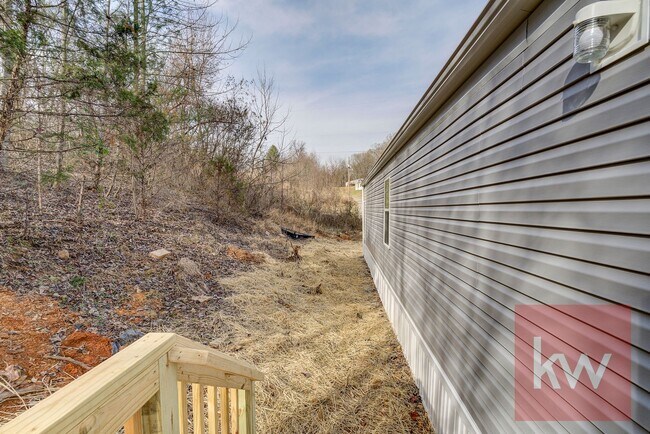 Building Photo - Chestnut St 119/Whispering Hills MHP