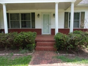 Building Photo - 98 Edwards St