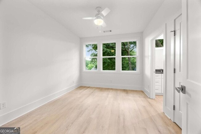 Building Photo - 24 Hutchinson St NE