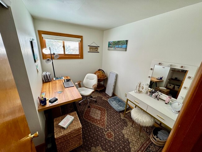 Building Photo - 325 Kishwaukee Dr