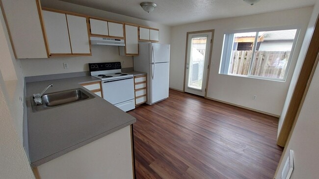 Building Photo - 160 N 7th St