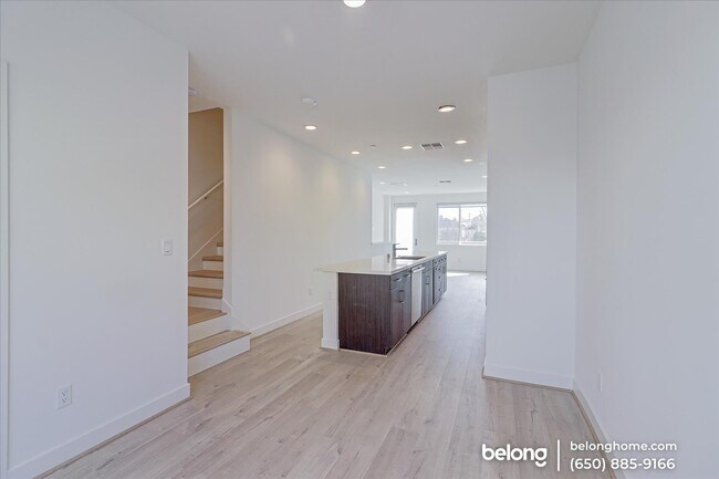 Building Photo - 105 Uptown Cir