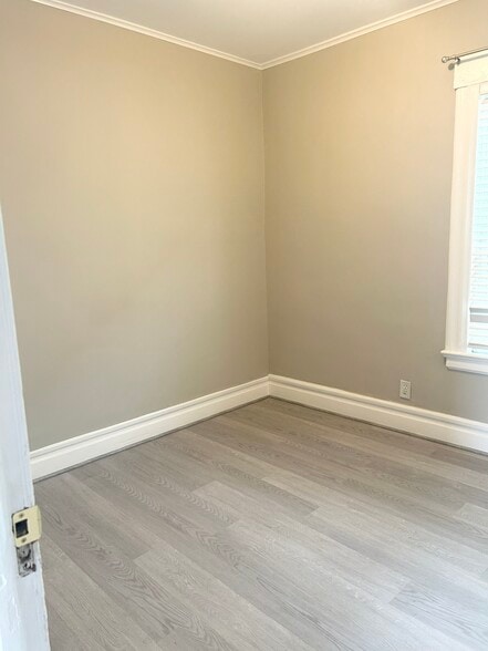 One Bedroom - 10 Devon Ter