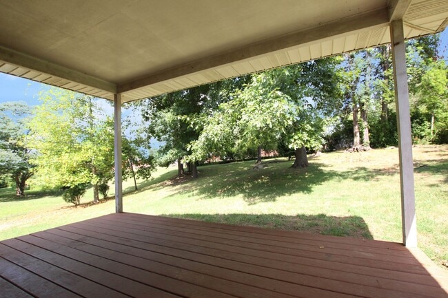 Building Photo - Pet Friendly Three Bedroom with Unfinished Basement!