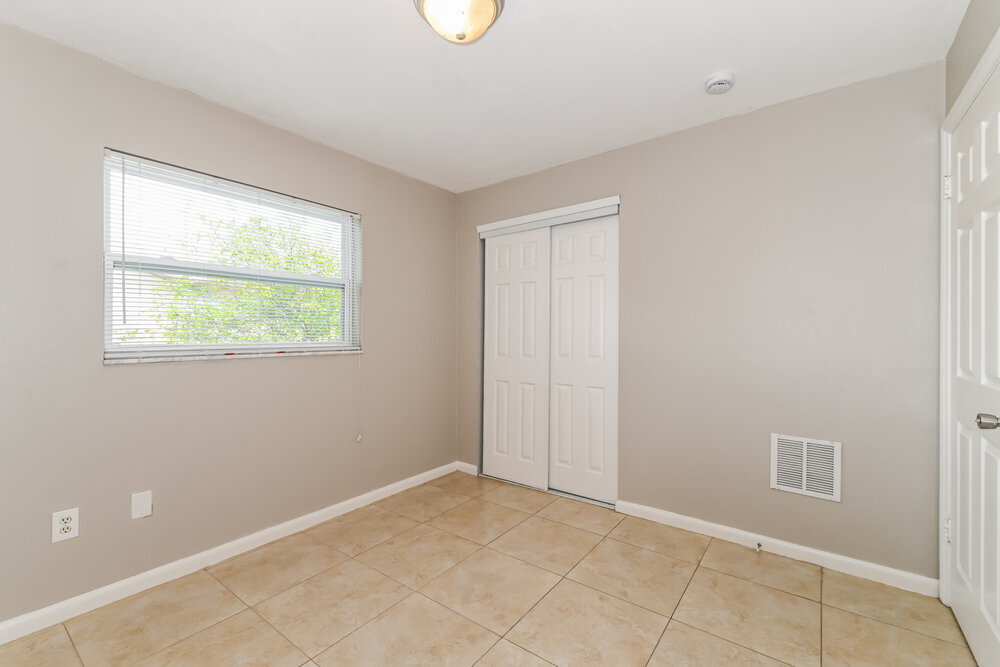 Building Photo - 5595 Sunrise Dr