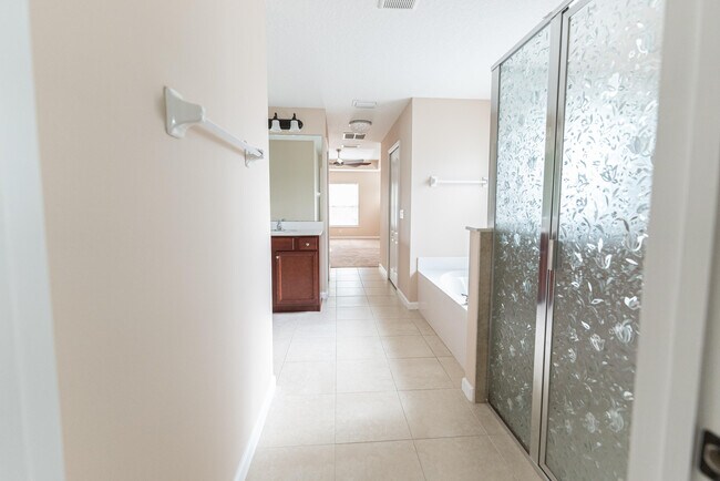 Building Photo - 3651 SW Dellamano St