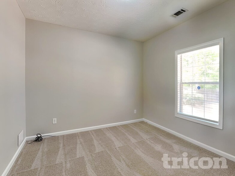 Building Photo - 440 Pebble Blvd